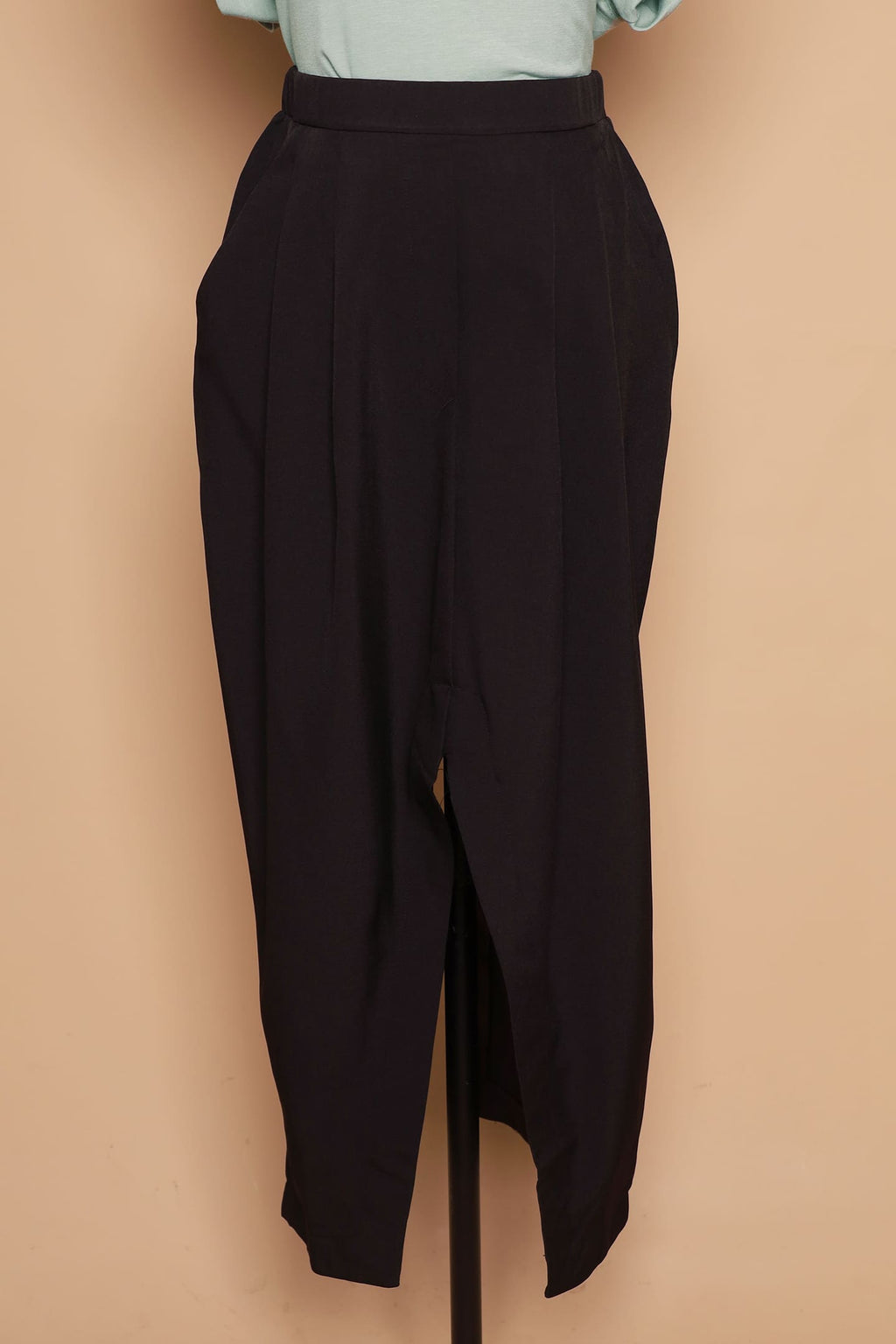 PO - Cyra Slit Skirt in Black