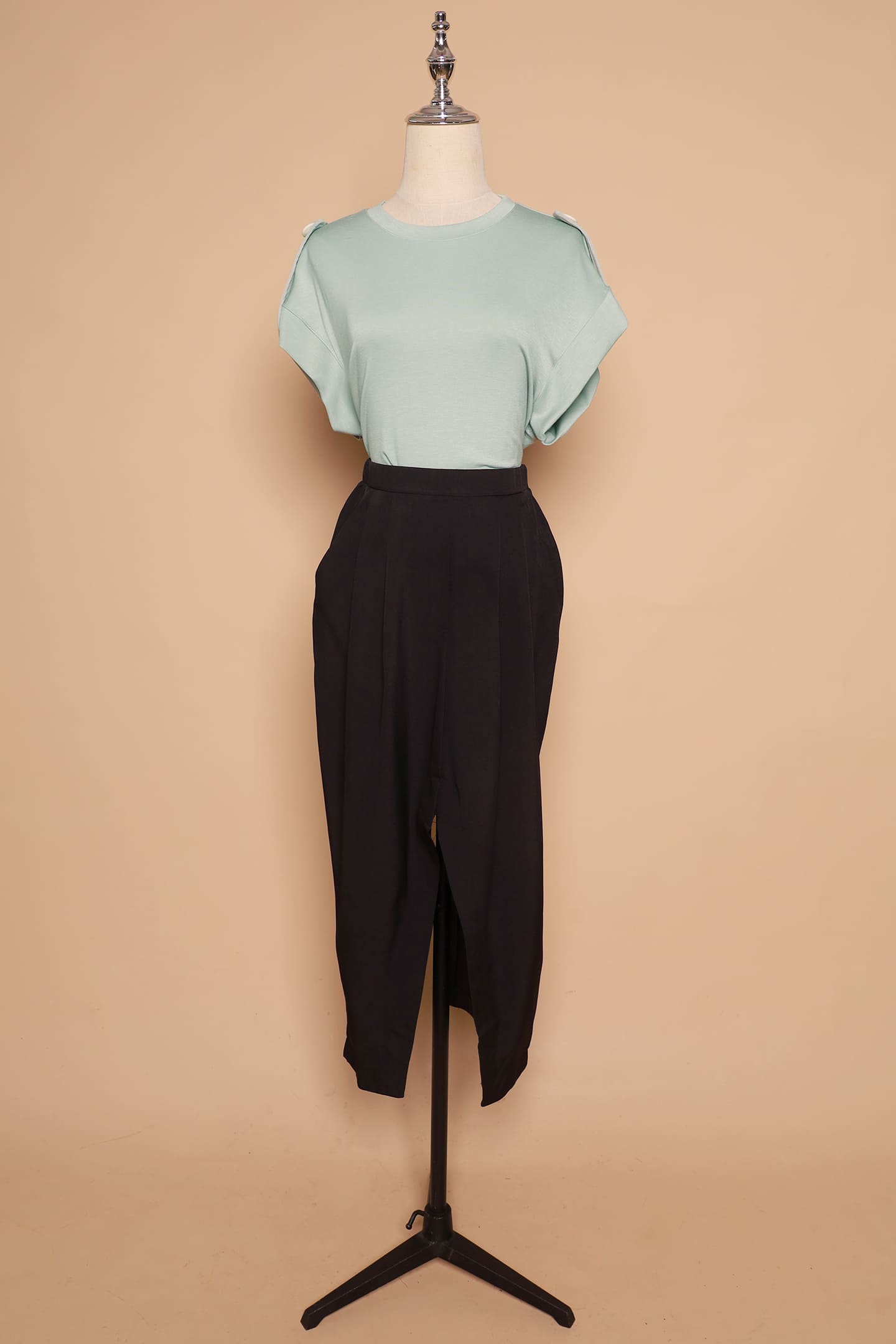 PO - Cyra Slit Skirt in Black