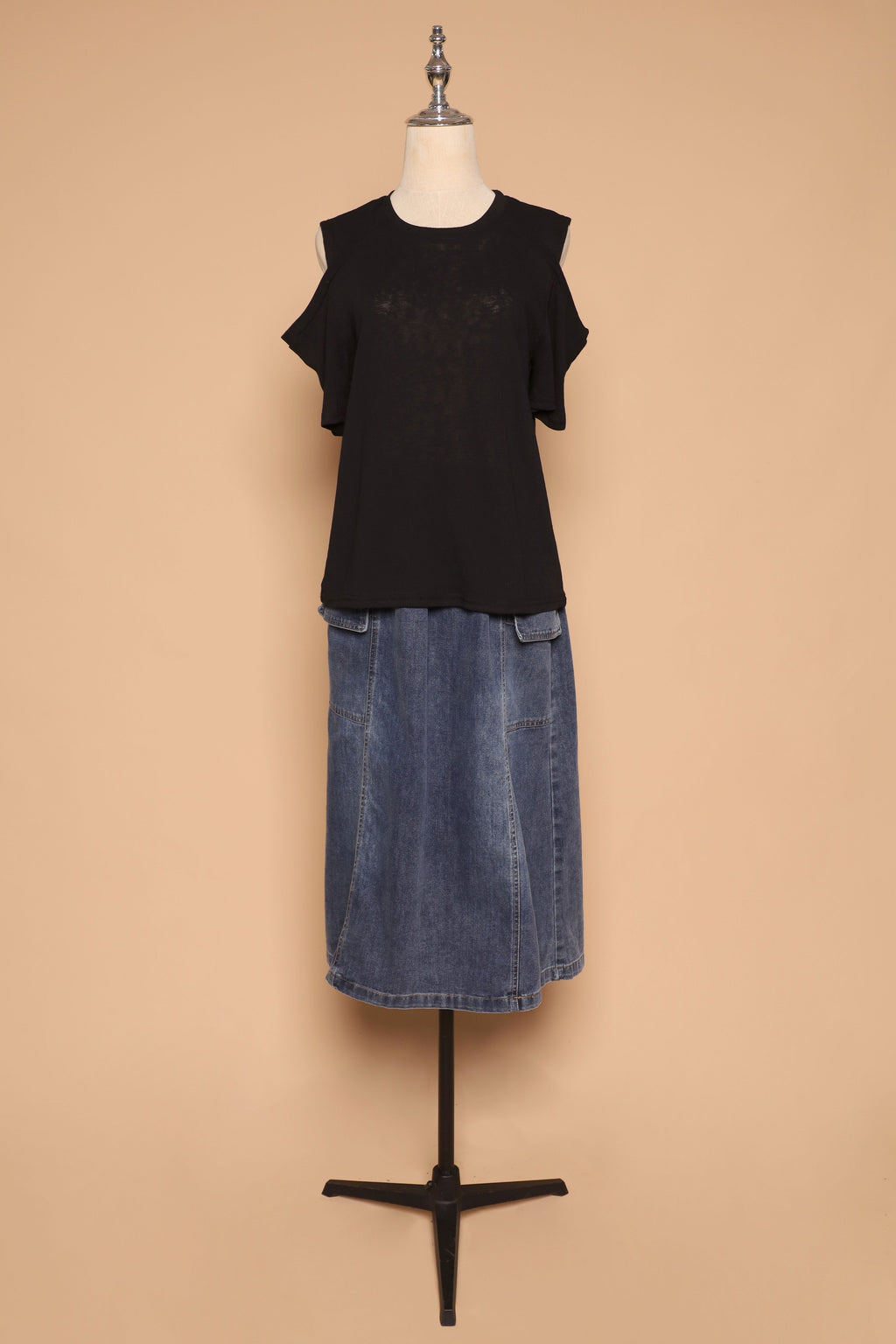 PO - Dew Cold Shoulder Top in Black