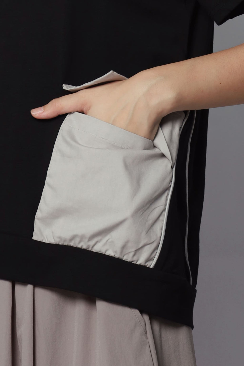 Handie Pocket Top in Black
