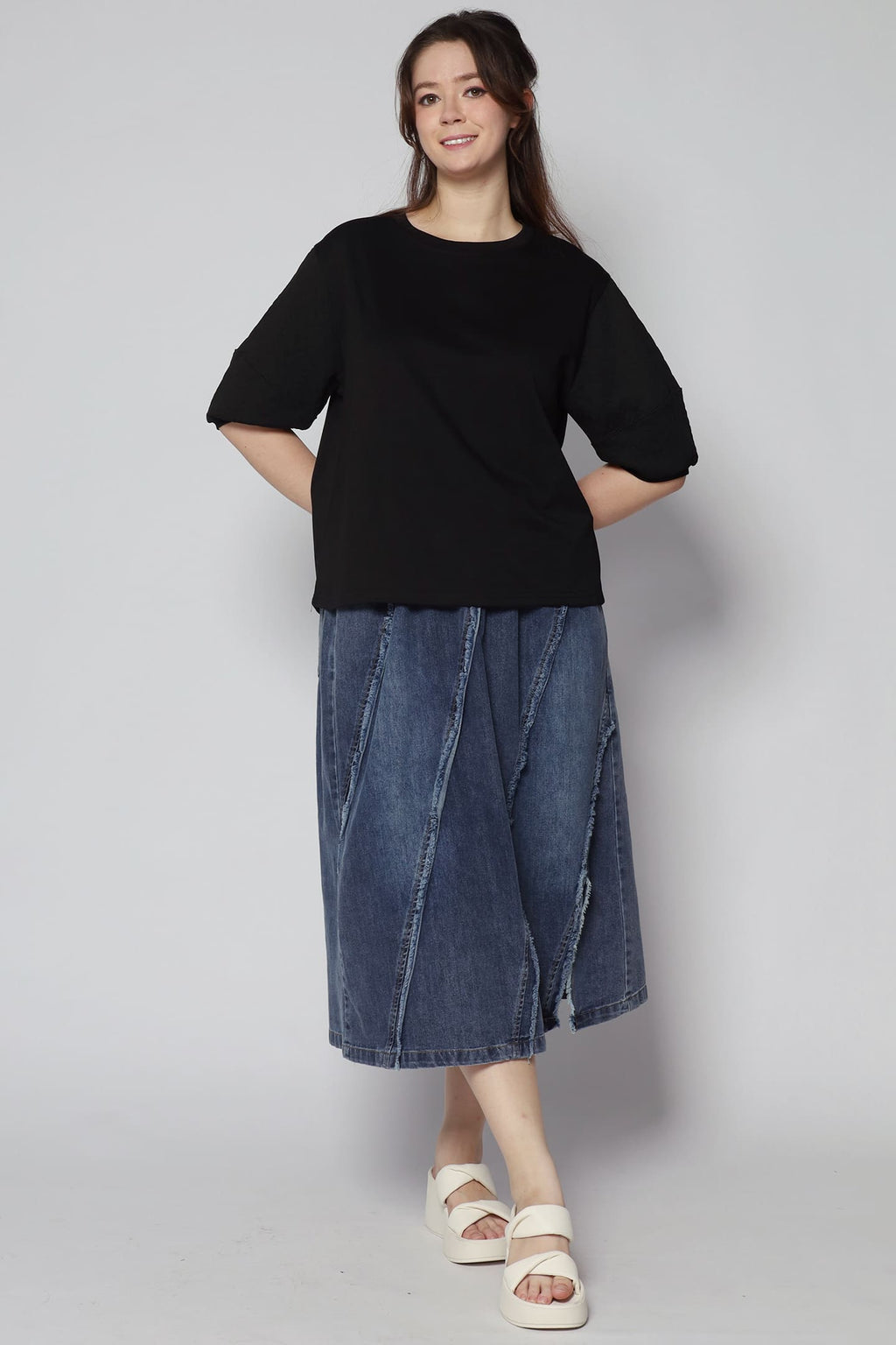 Yuan Embossed Sleeves Top in Black