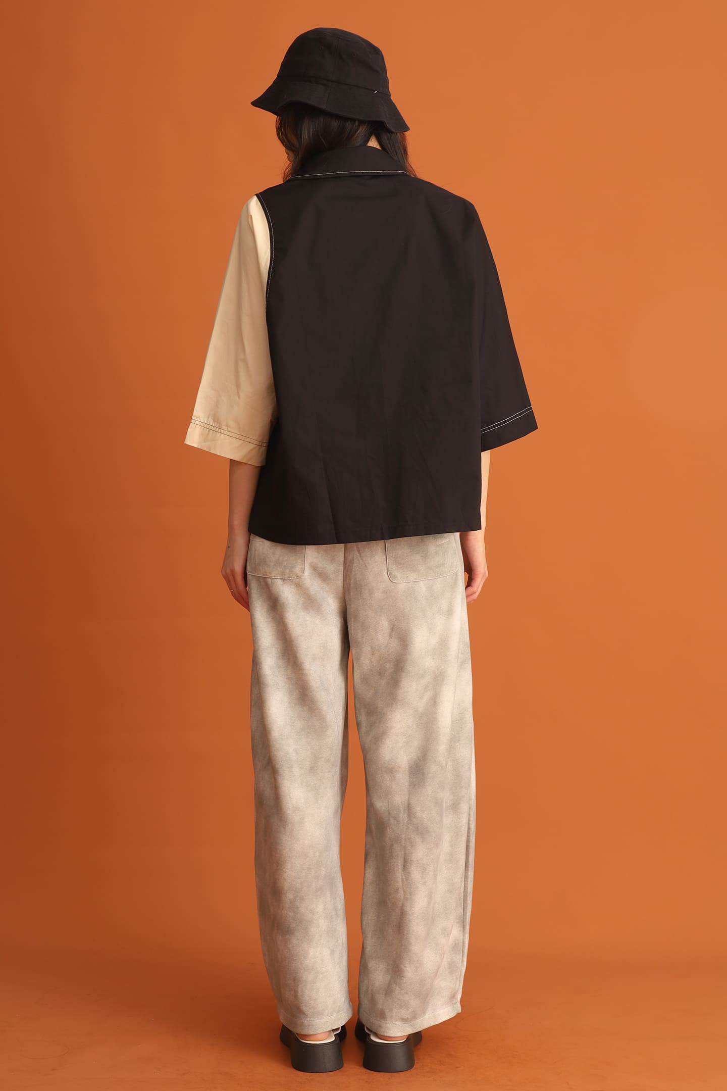 CHOSEN - Doyeon Colourblock Shirt in Cream Black