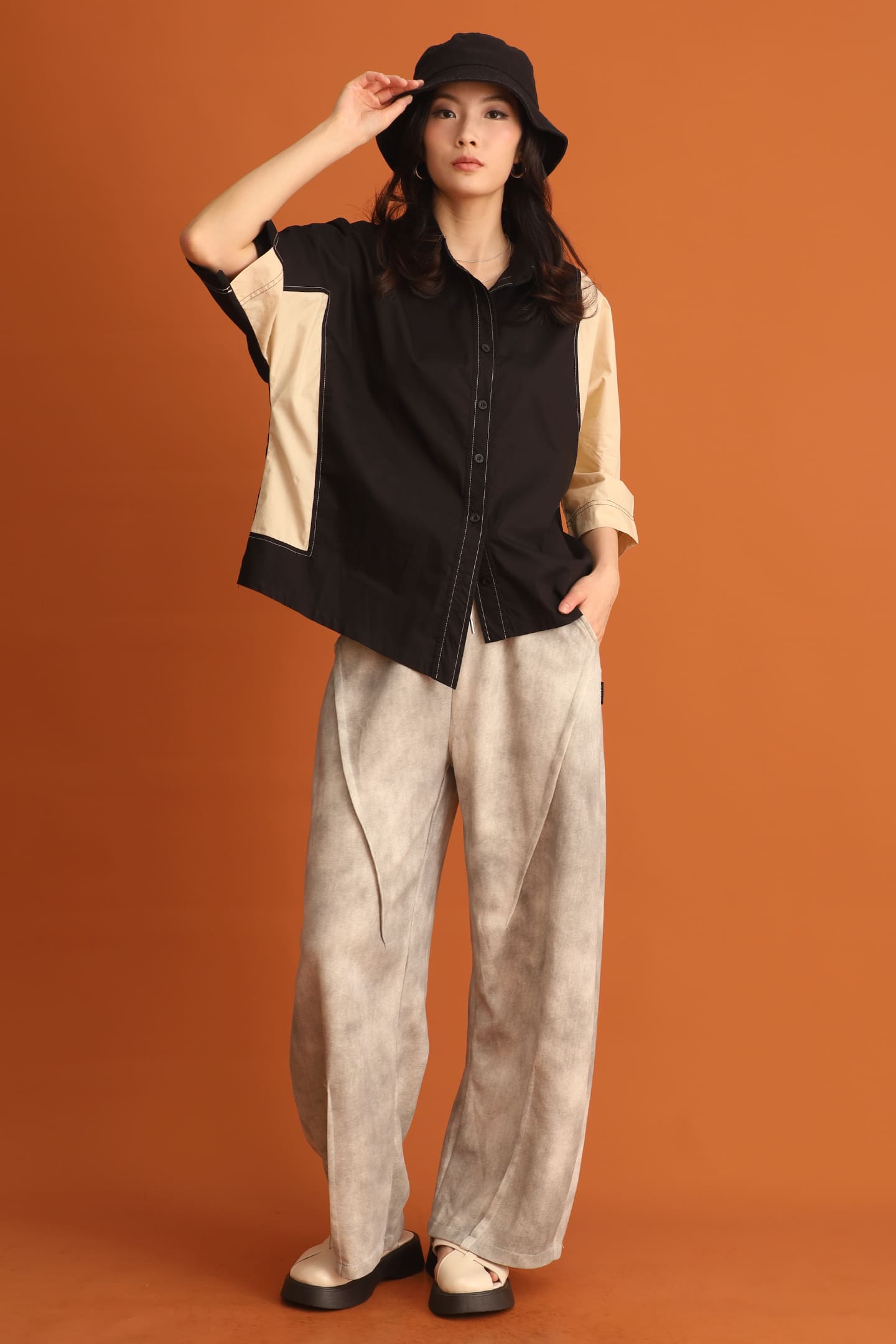 CHOSEN - Doyeon Colourblock Shirt in Cream Black