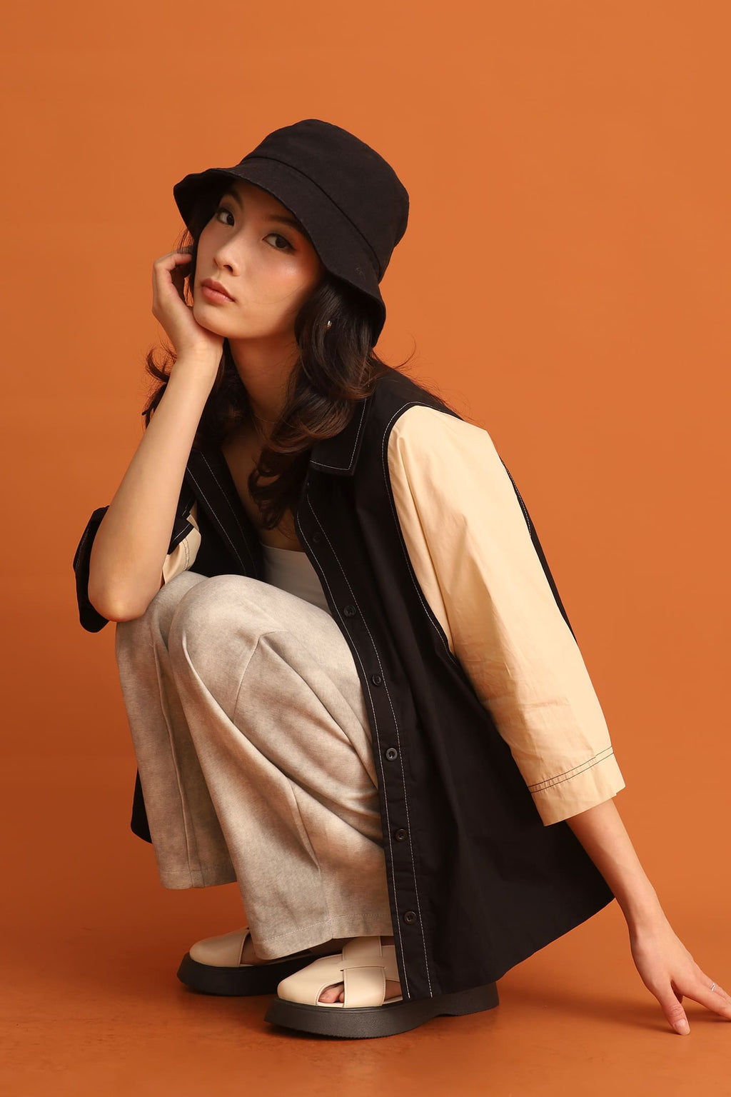 CHOSEN - Doyeon Colourblock Shirt in Cream Black