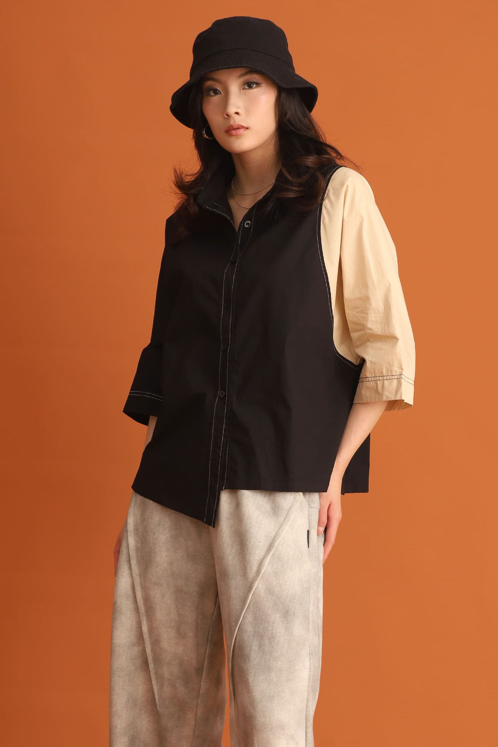 CHOSEN - Doyeon Colourblock Shirt in Cream Black