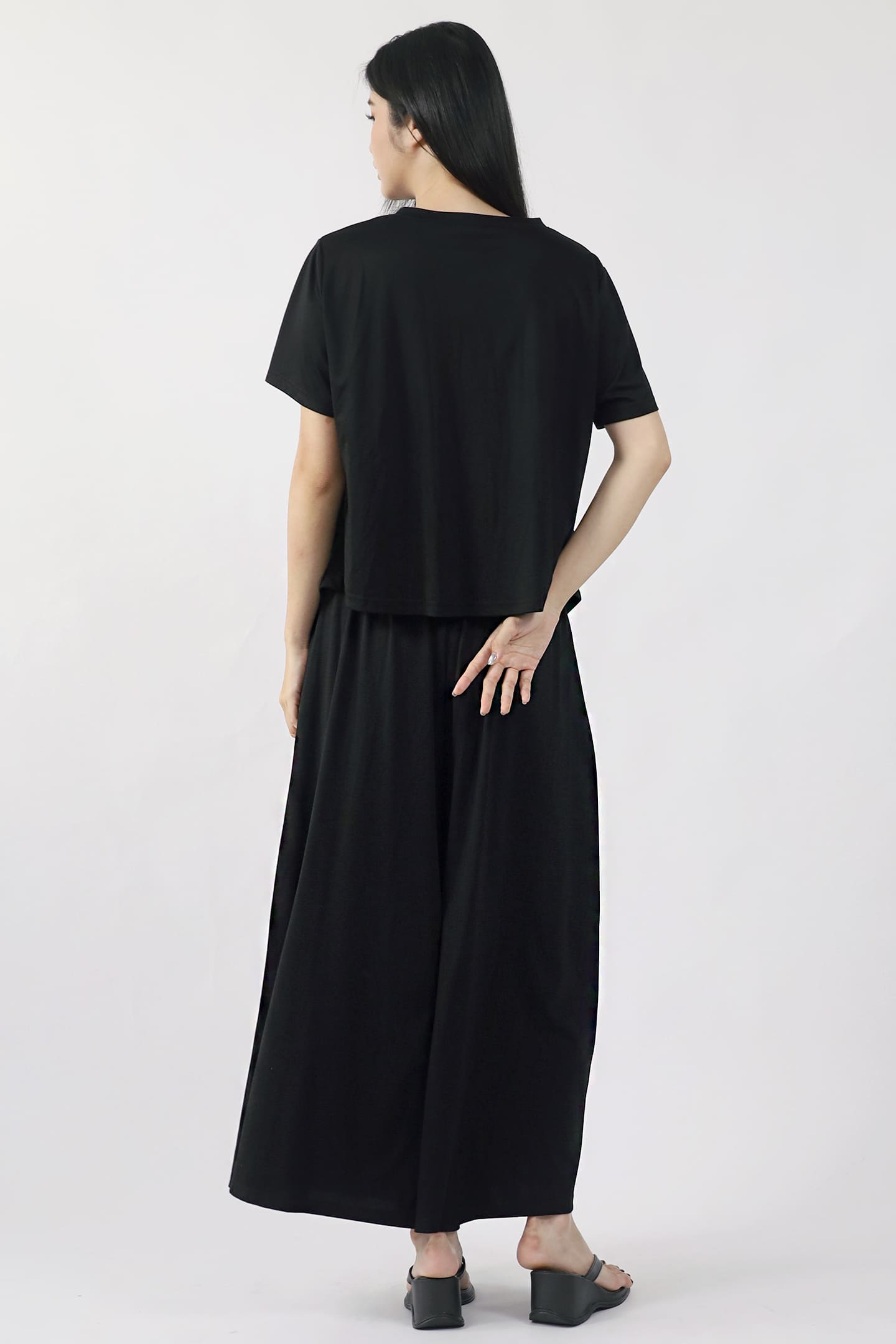 TENCEL - Everytime V Top in Black