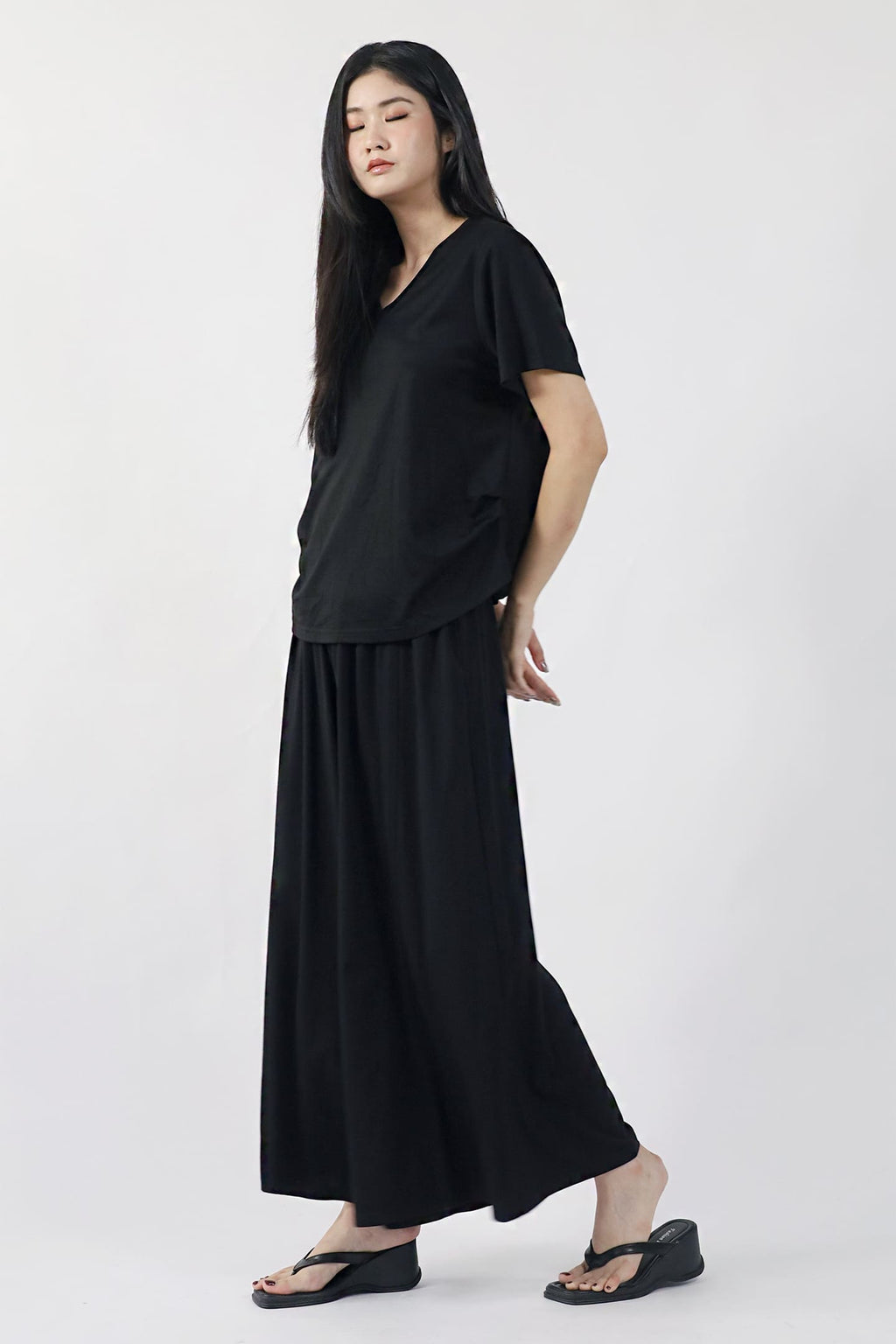 TENCEL - Everytime V Top in Black